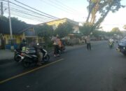 Guna Kamseltibcar Lantas, Polsek Masbagik Lakukan Pengaturan di Samping Pasar