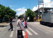 Polsek Keruak Laksanakan Pengamanan dan Sholat Jumat di Masjid Nurul Islam