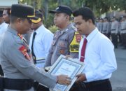 Kapolres Lombok Timur Berikan Penghargaan kepada Enam Personel Berprestasi