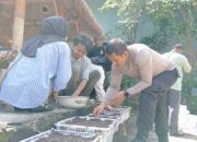 Kapolsek Jerowaru dan UPP Pertanian Lakukan Gotong Royong Guna Jalannya Program Ketahanan Pangan