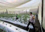 Bhabinkamtibmas Desa Kumbang Lakukan Silaturahmi dan Monitoring Ketahanan Pangan