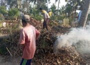 Bhabinkamtibmas Desa Kesik dan Paokmotong Giat Gotong Royong di Pekuburan Umum Dangah