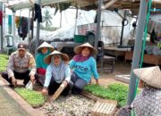 Bhabinkamtibmas Desa Wanasaba lakukan Pengecekan dan Pemeliharaan Program Ketahanan Pangan Bergizi di Desa Binaan