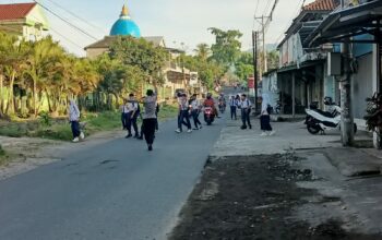 Bhabinkamtibmas Montong Gading Laksanakan Giat Rawan Pagi di Depan SMP Negeri 1 Montong Gading