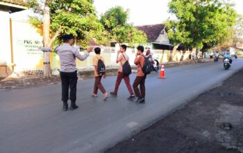 Kapolsek Labuhan Haji dan Anggota Laksanakan Kegiatan Rawan Pagi untuk Wujudkan Kamseltibcar Lantas