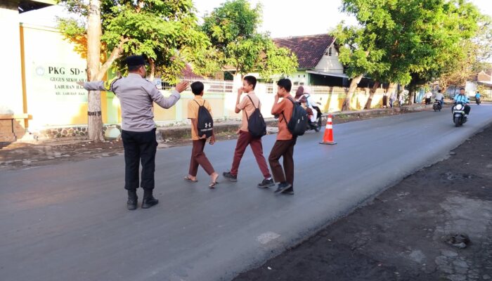 Kapolsek Labuhan Haji dan Anggota Laksanakan Kegiatan Rawan Pagi untuk Wujudkan Kamseltibcar Lantas
