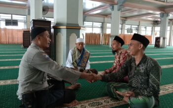Bhabinkamtibmas Wanasaba Jalin Silaturahmi dan Sampaikan Himbauan Kamtibmas Bersama Tokoh Agama