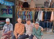 Bhabinkamtibmas Wanasaba Sosialisasikan Asta Cita Dan Imbauan Kamtibmas Kepada Warga